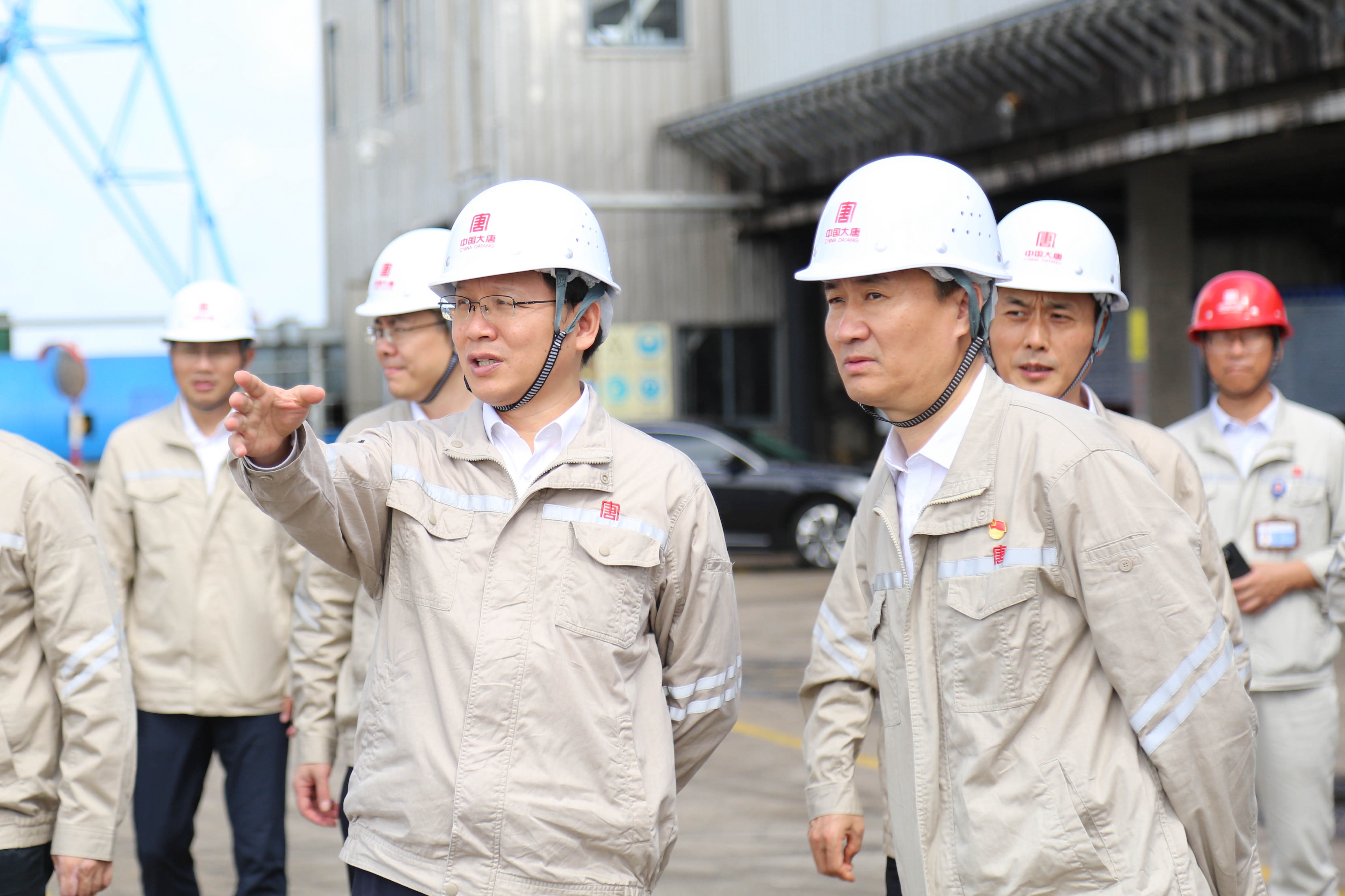 3.張傳江在呂四港發(fā)電公司碼頭調研指導工作.jpg